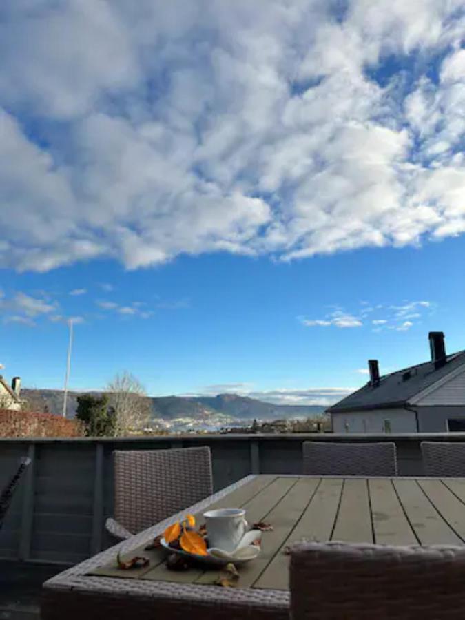 -flott Utsikt Mot Byen Villa